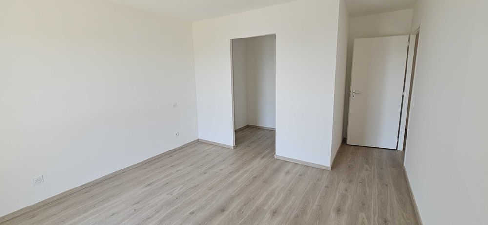 Maison neuve avec vue imprenable sur les montagnes