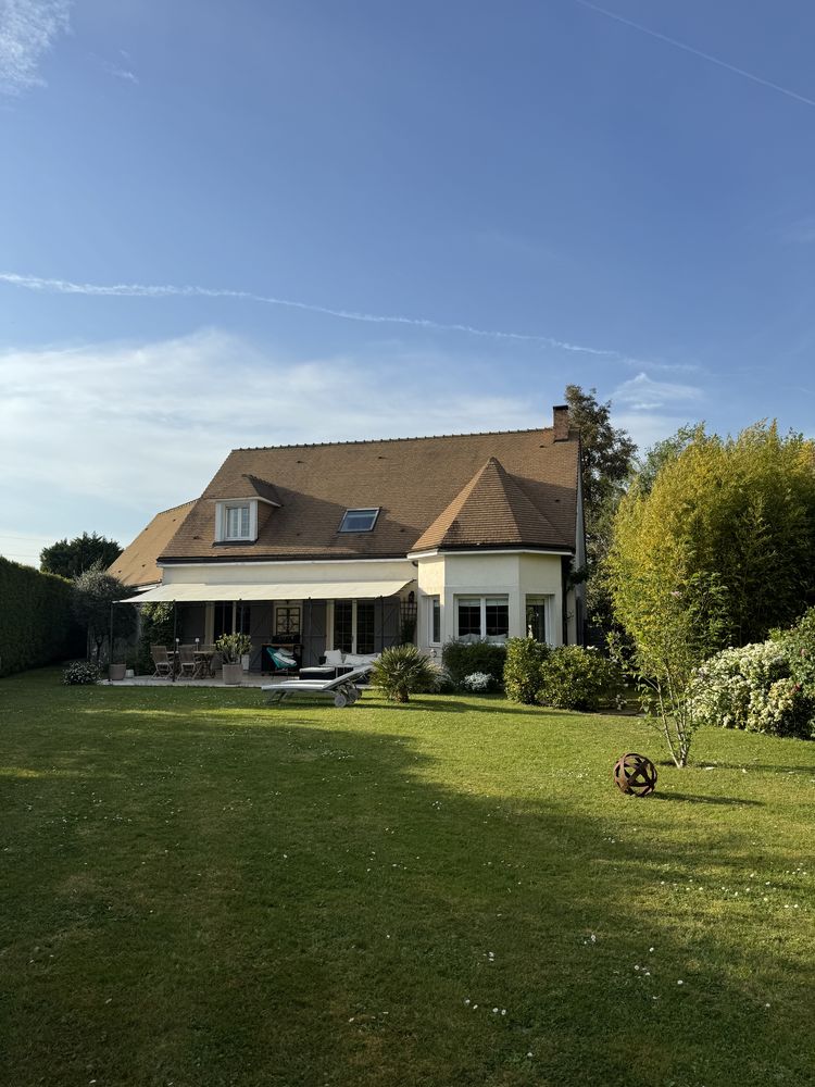 Maison 8 pièces 200m2 au sol + dépendance 40m2 environ + ga