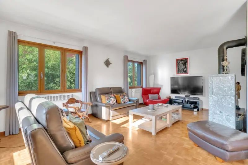 Grande maison 253 m² sur 1 095 m² de terrain constructible.