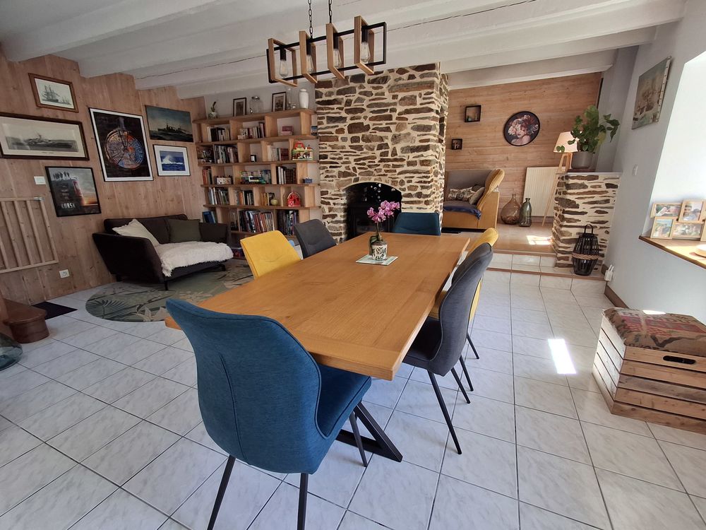 Longère en pierre rénovée 126 m² - 4 ch - Garage 90 m²