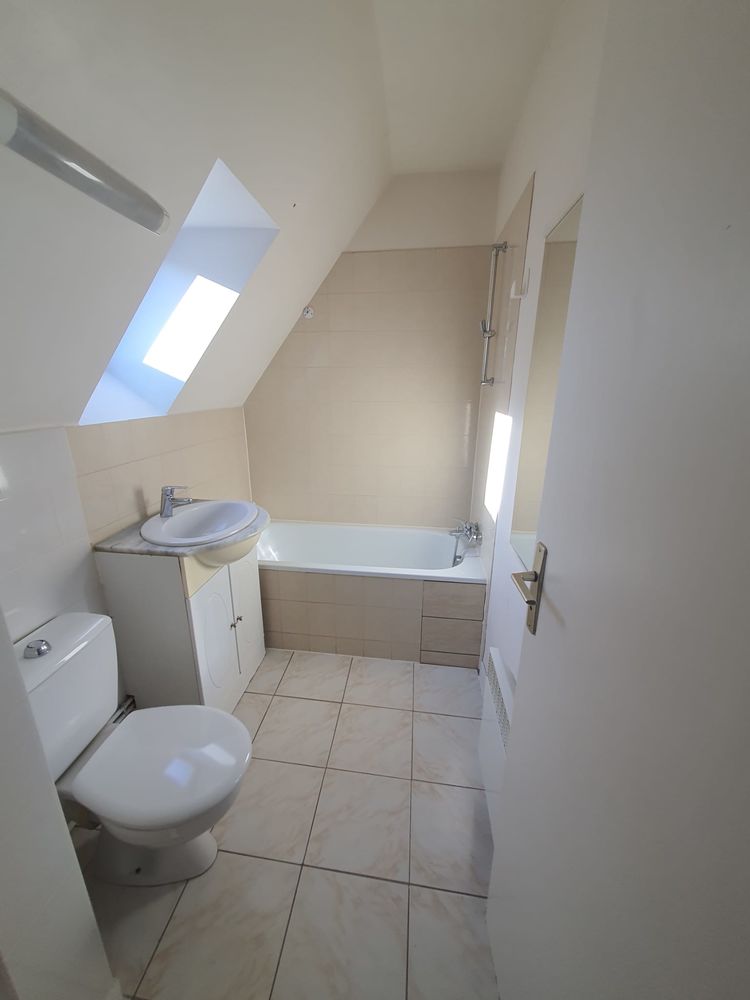 STUDIO AVEC CHAMBRE SÉPARÉE VENDU VIDE
