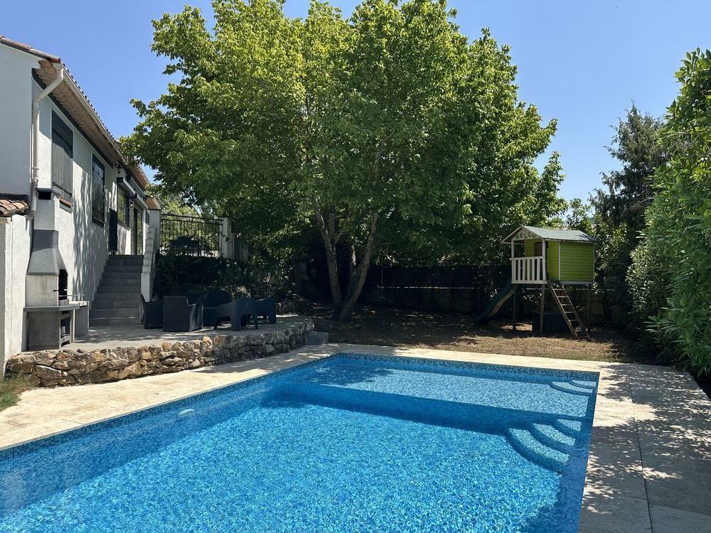 Villa de plein-pied 141.5m2 - 5 chambres - Piscine