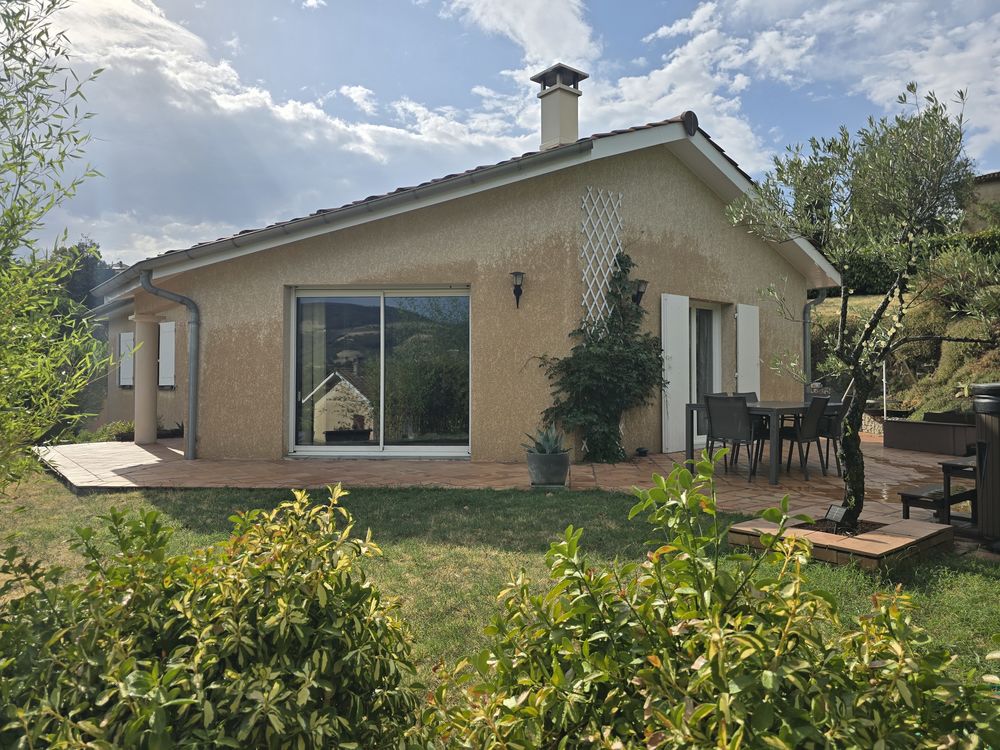 Maison de 104m2 sur sous-sol complet en partie aménagé.