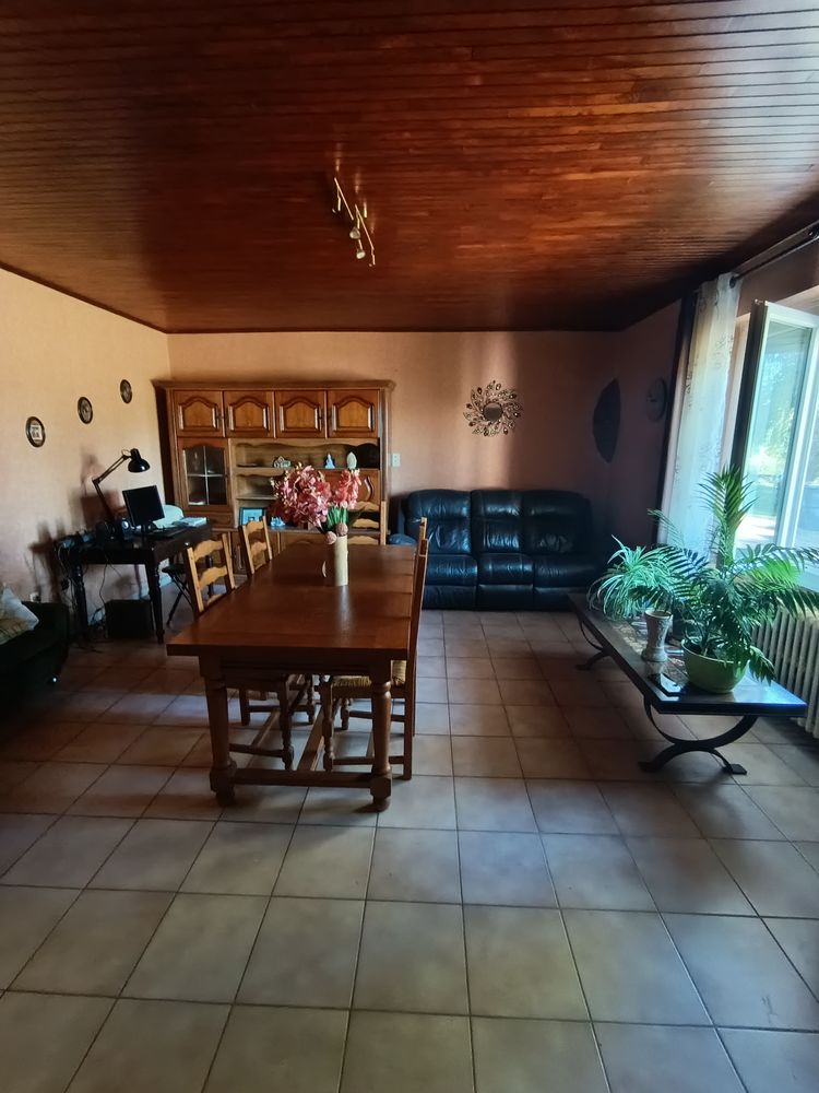 Maison 2 chambres 90m2 sur grand terrain arboré