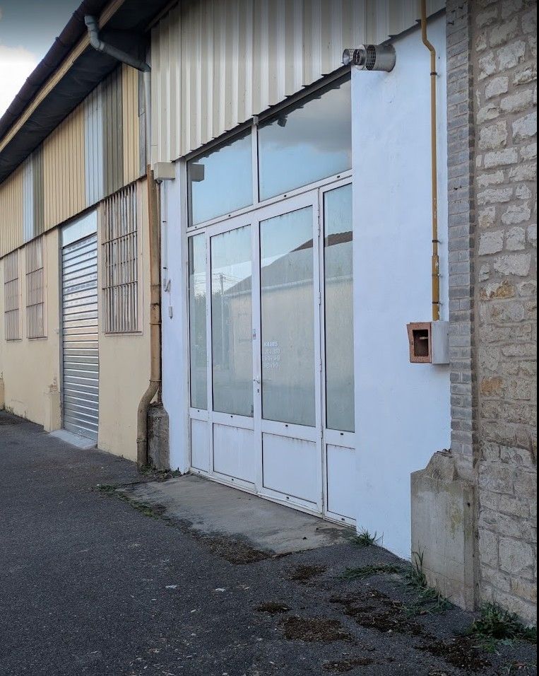 Locaux 100 m² et 300 m² NEUFCHATEAU