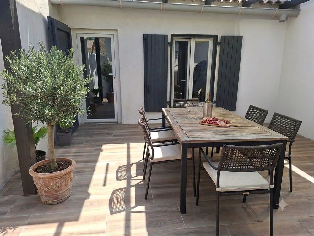 Maison de village rénovée avec garage et terrasse