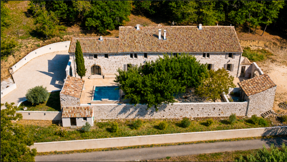 Domaine historique XVIe s. - 430 m² - 2 gîtes 5* - piscine