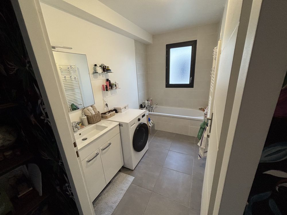 Aix-Les-Bains Saint Simond - T3 récent 66m2 avec balcon, cave et grand garage de 22m2