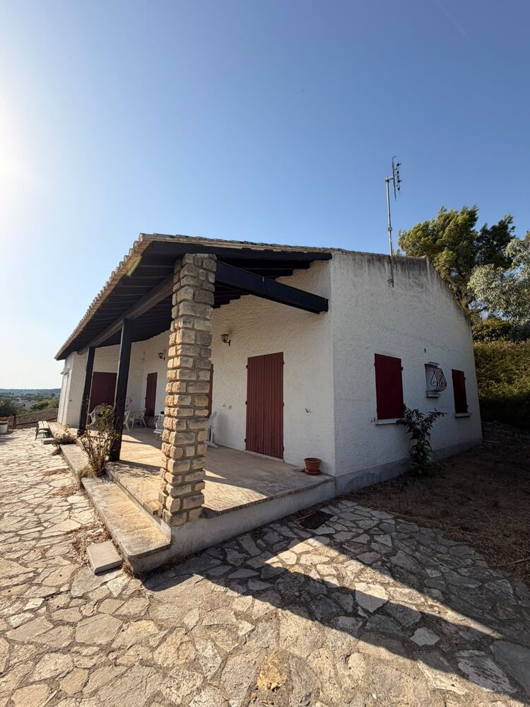 Maison sur jardin avec vue sur Beaucaire.