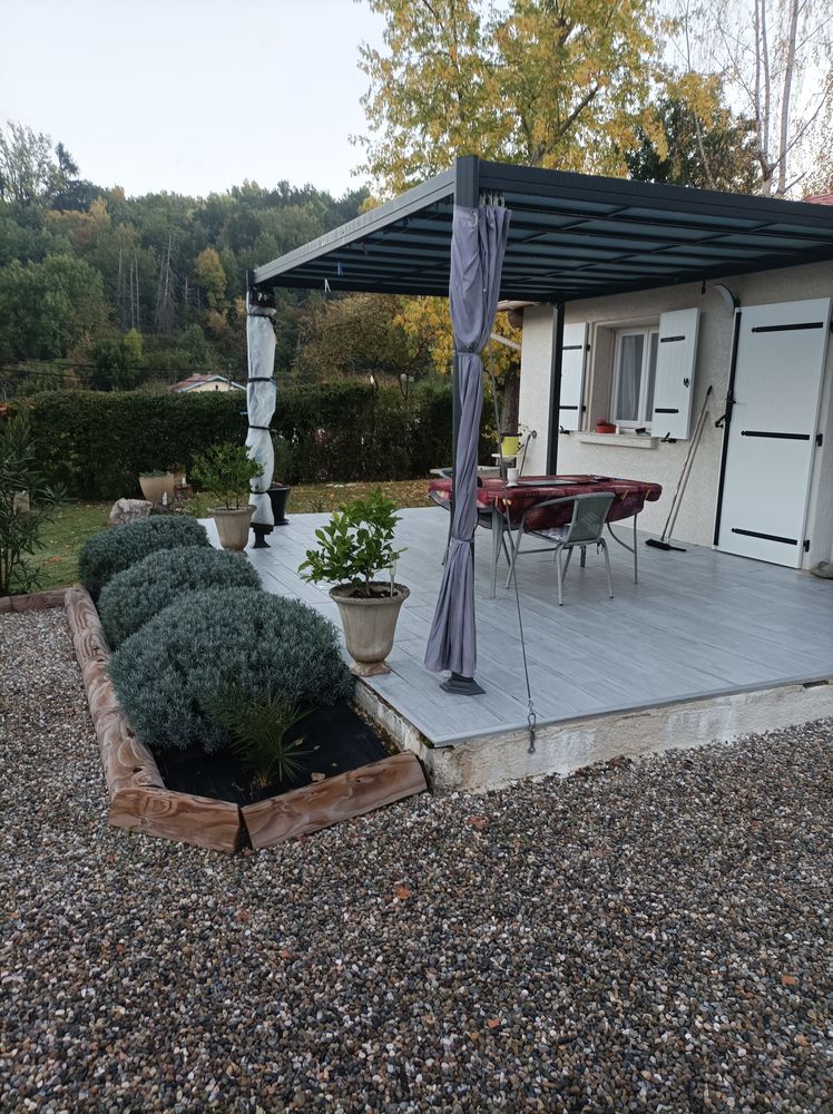 Maison +grand garage pouvant garer un camping car de 6m50