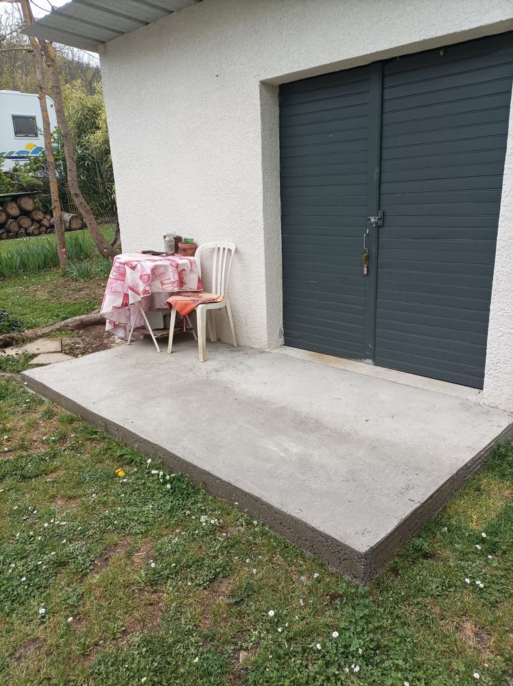 Maison +grand garage pouvant garer un camping car de 6m50