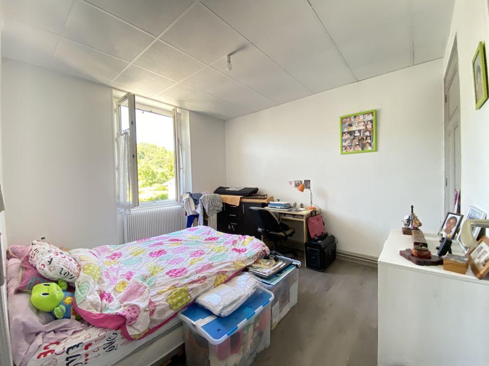 Appartement T3 proche avec cave, grenier et place de parking