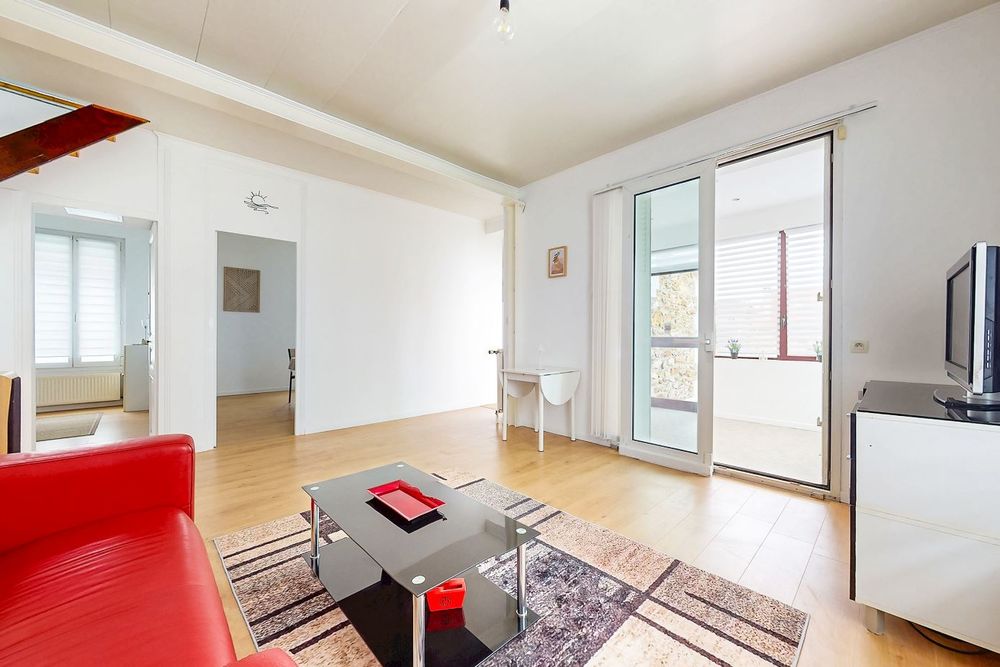Maison meulière avec appartement indépendant.