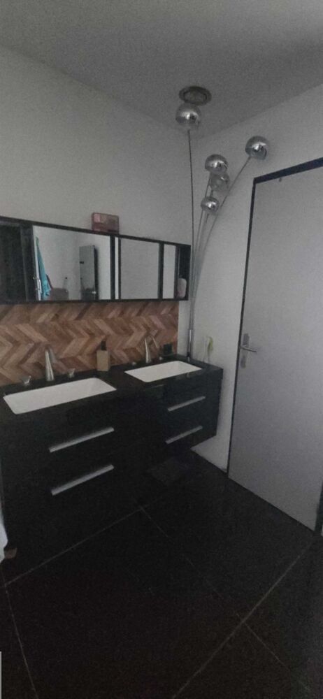 €Maison 4 pièces d'exception au calme absolu, expo sud : Grande véranda donnant sur terrasse, jardin et piscine sans vis-à -vis