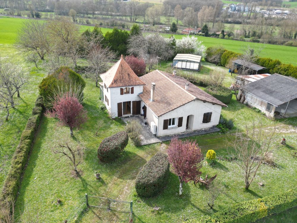 MAISON DE FAMILLE ET GRAND TERRAIN - MONTMOREAU