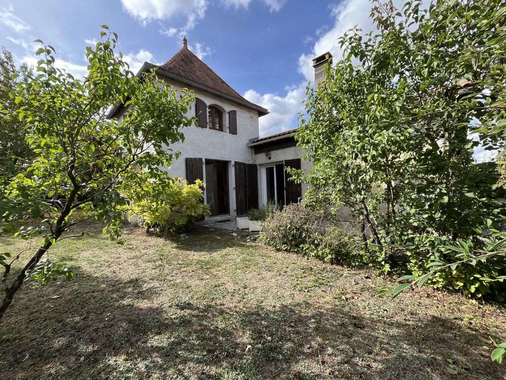 MAISON DE FAMILLE ET GRAND TERRAIN - MONTMOREAU