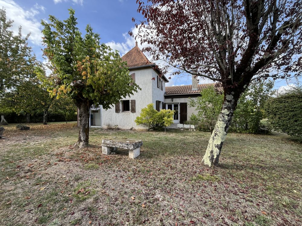 MAISON DE FAMILLE ET GRAND TERRAIN - MONTMOREAU