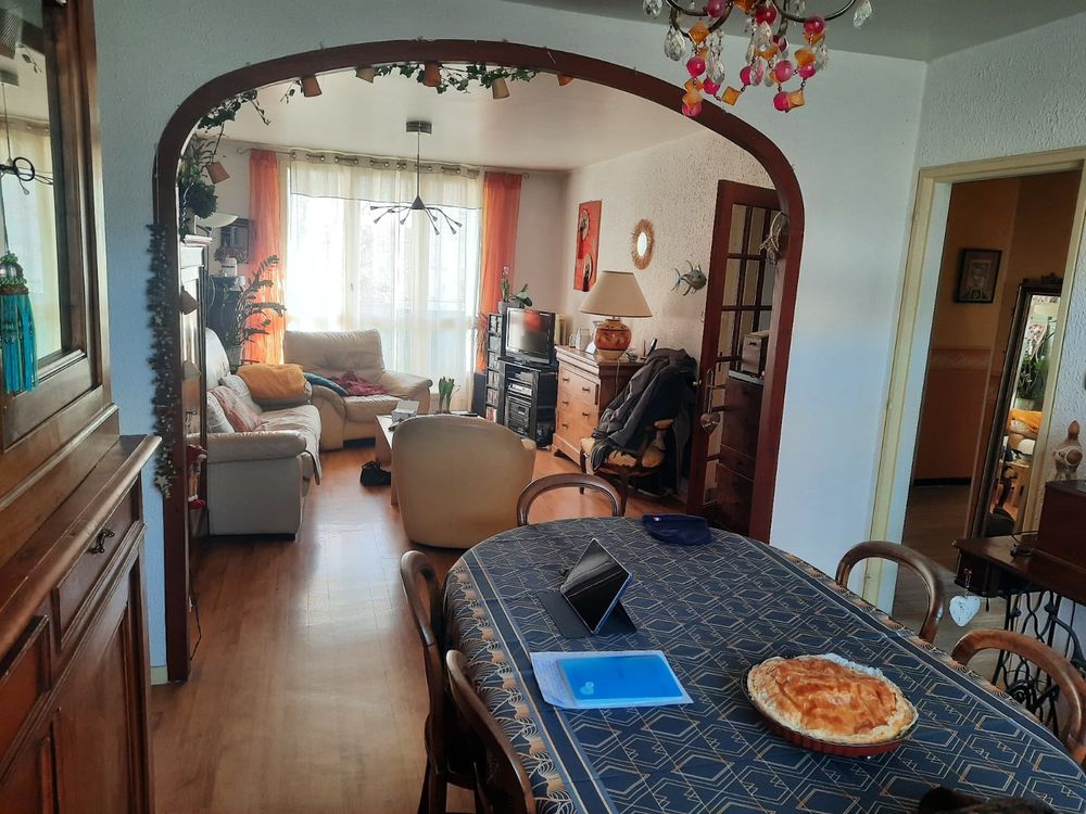 72m2 Baudin/Roche au Gô/CHU, séjour 29m2 S-E, 2 ch parking.