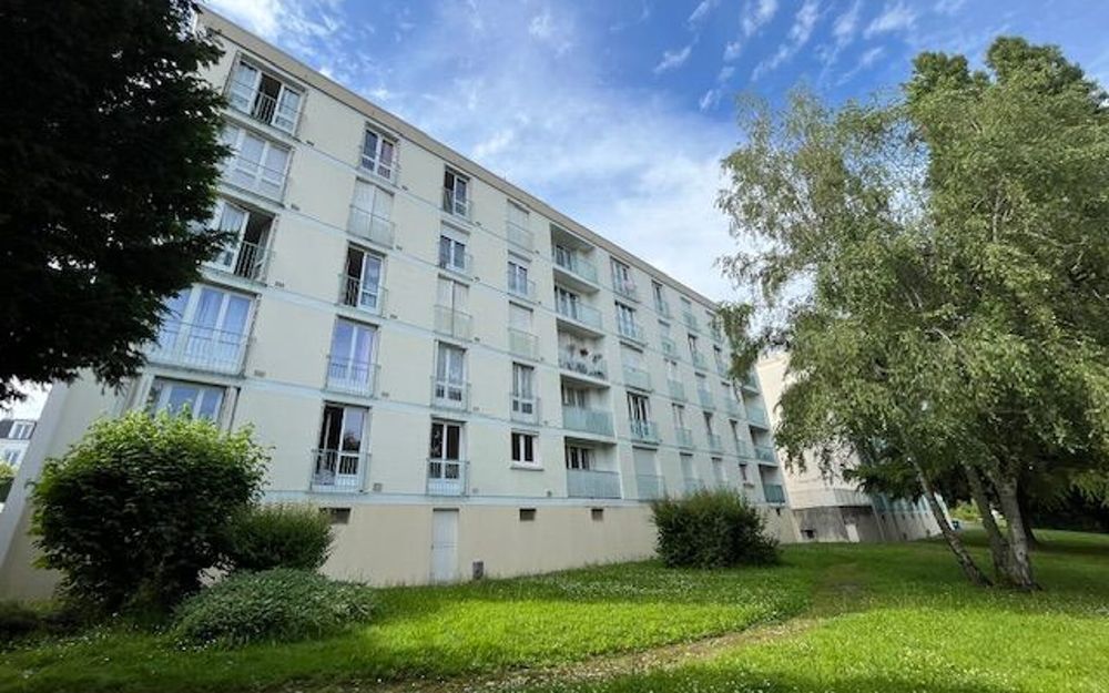 72m2 Baudin/Roche au Gô/CHU, séjour 29m2 S-E, 2 ch parking.