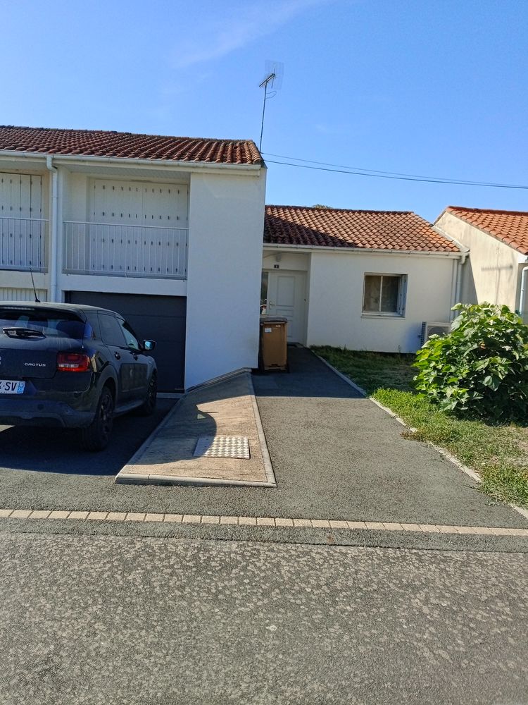 Pavillon à VEZINS dans un quartier calme