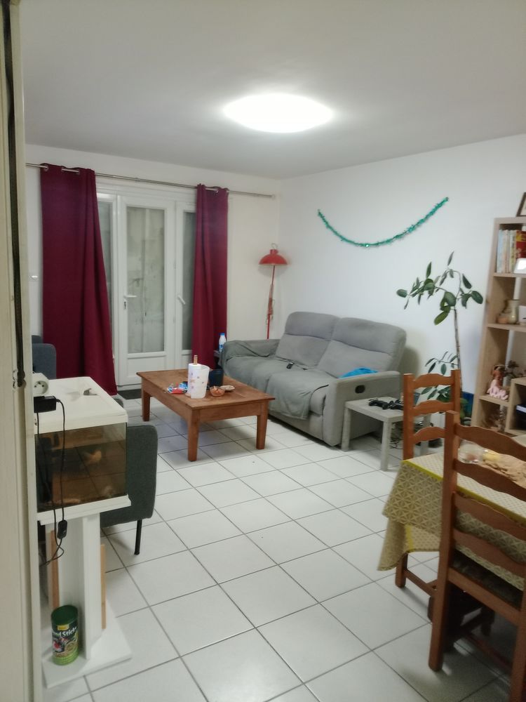 Pavillon à VEZINS dans un quartier calme