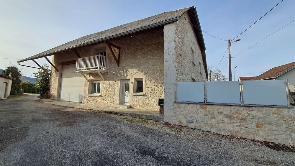 Maison en pierres 155 m² + Grange 80 m² + Terrain 1300 m²