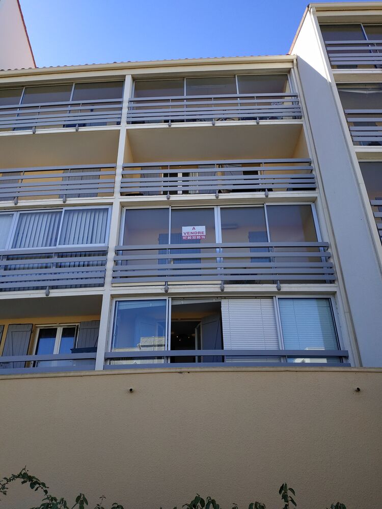 Situé dans la résidence le Carlton, Bâtiment A.