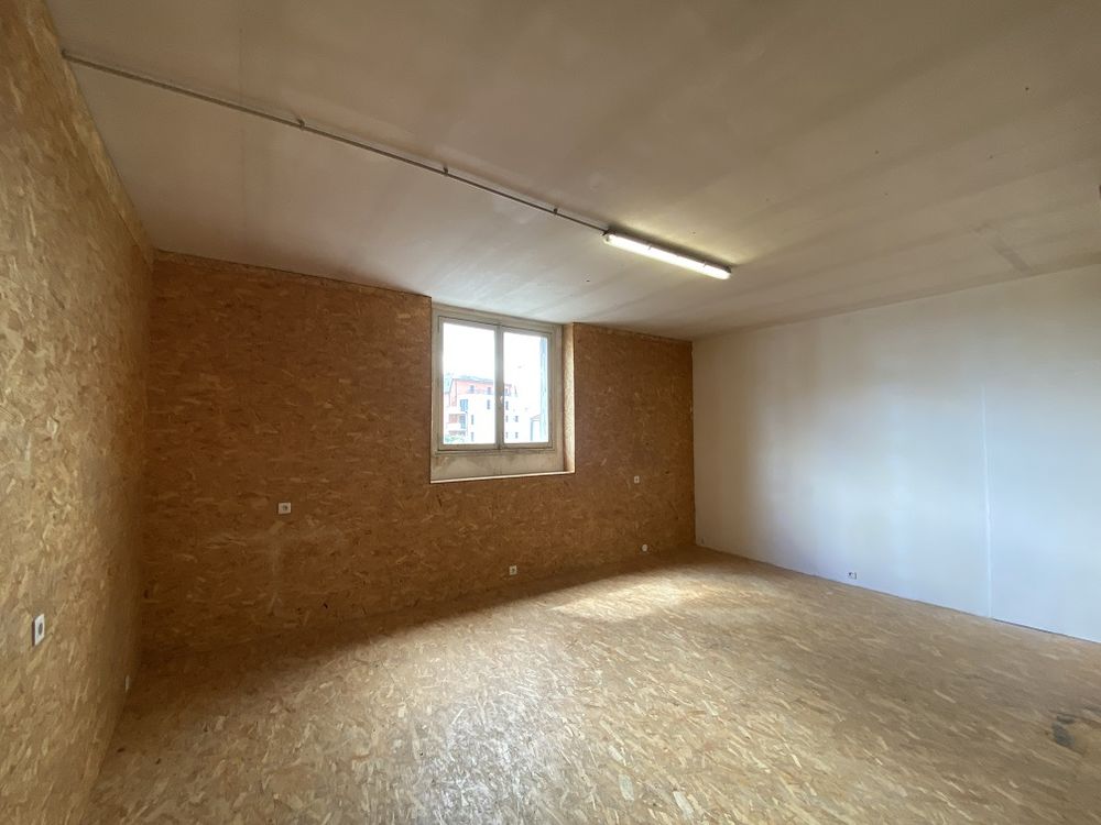Local de stockage ou atelier 42 m² Perrin Limoges