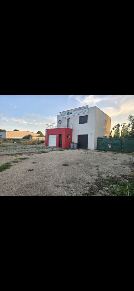 Maison en zone industrielle
