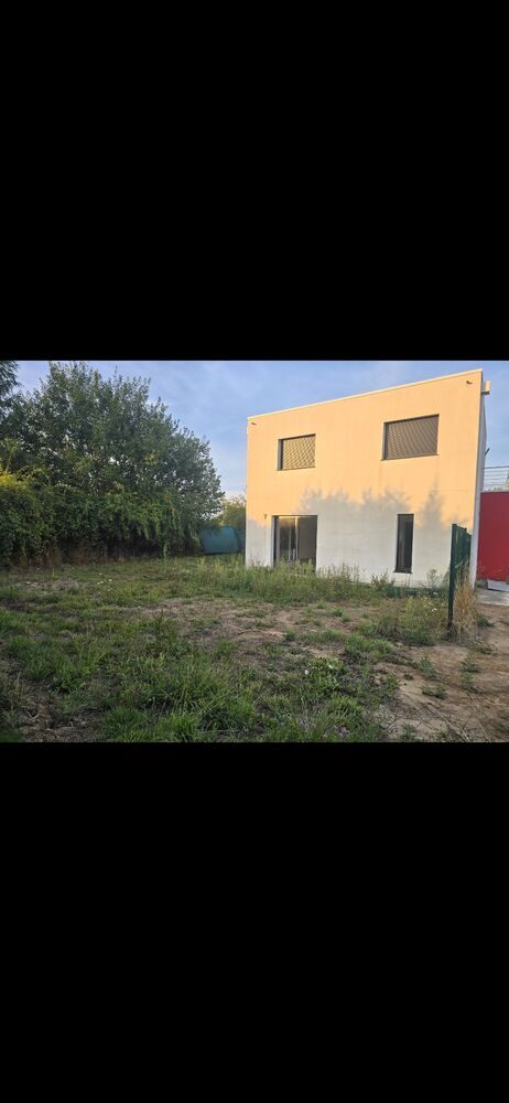 Maison en zone industrielle