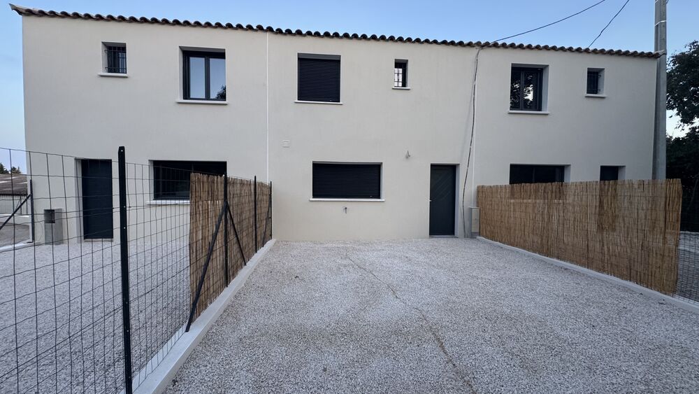 Maison mitoyenne 3ch 2 garages terrasse jardin à Uchaud