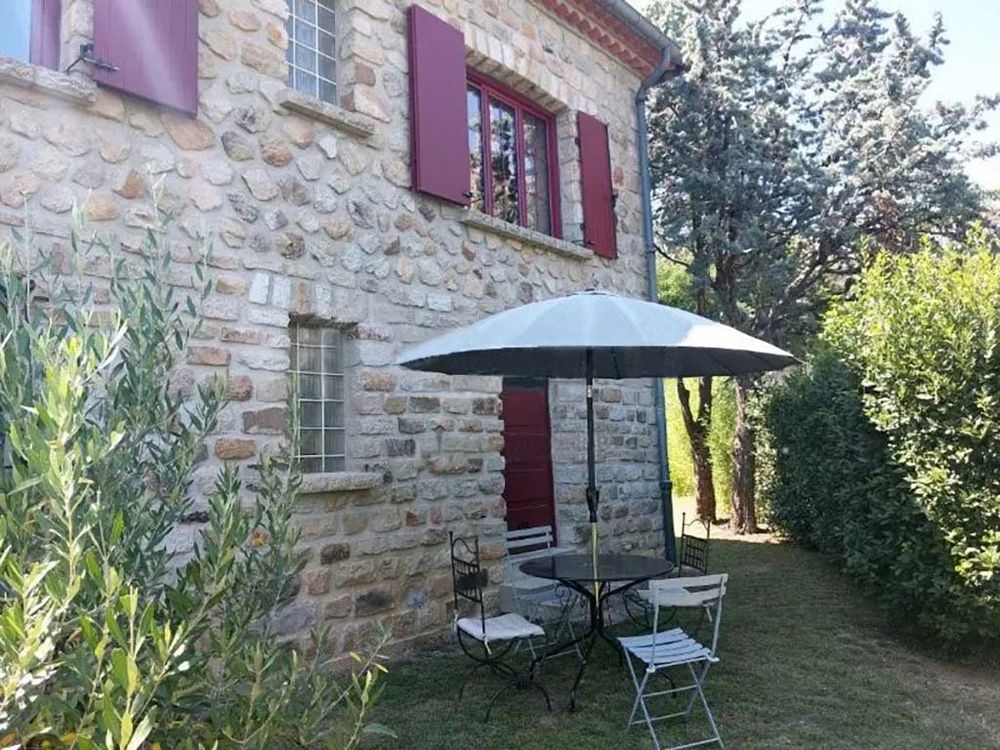 420.000 € - Maison en pierre avec piscine chauffée - Banne