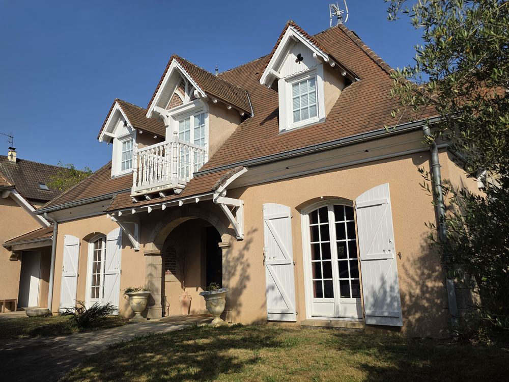 Maison de charme sur terrain arboré