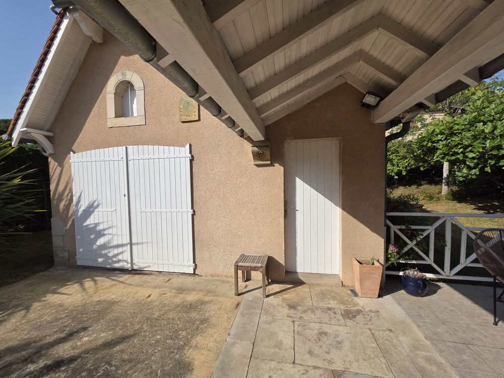 Maison de charme sur terrain arboré