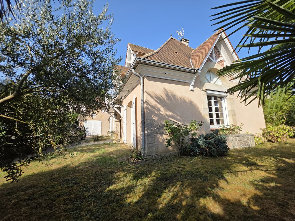 Maison de charme sur terrain arboré