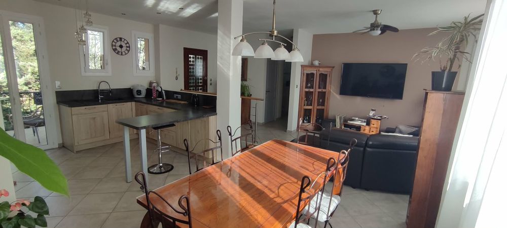 135 M2 + Studio indépendant 21 M2 + Garage 21 M2 + Piscine