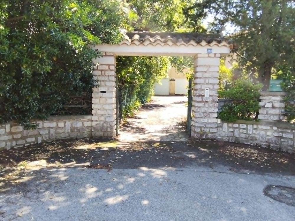 135 M2 + Studio indépendant 21 M2 + Garage 21 M2 + Piscine