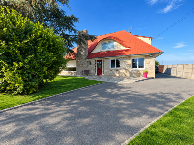 Belle Maison familiale avec piscine et grand Hangar