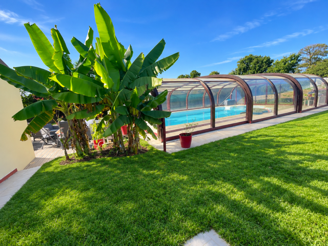 Belle Maison familiale avec piscine et grand Hangar