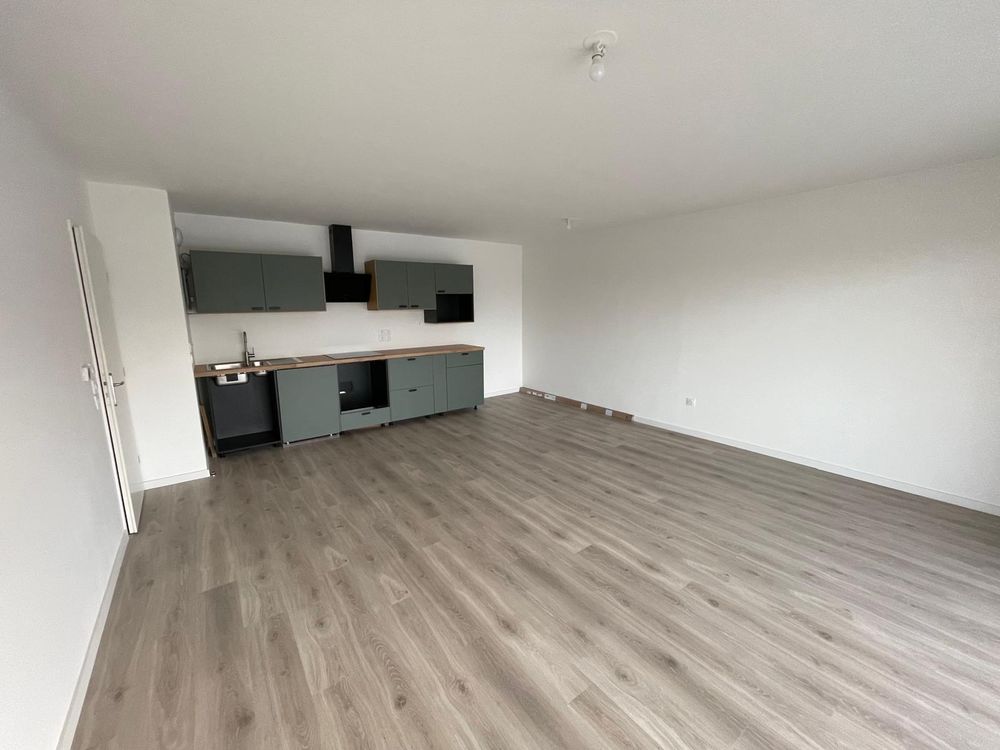 Appartement T4 avec deux balcons et deux places de parking