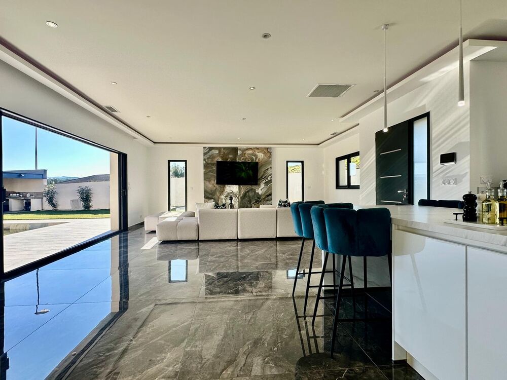 Villa contemporaine avec piscine