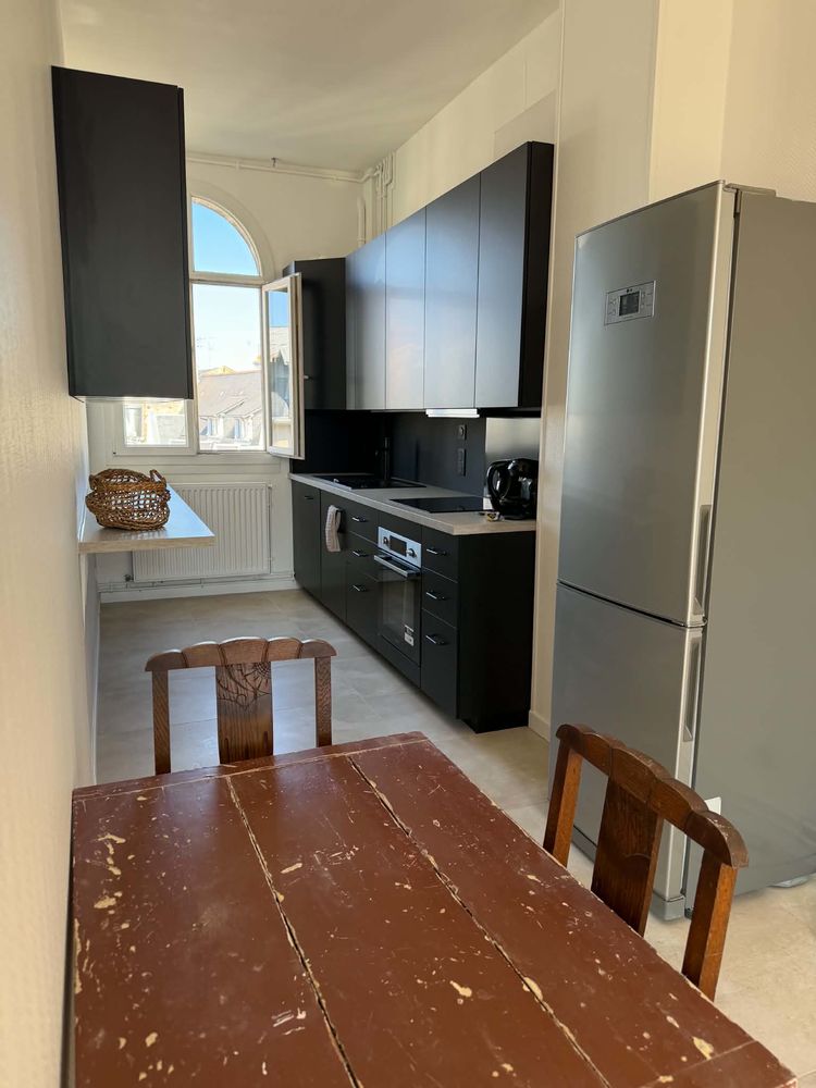 - APPARTEMENT DE 80 M² - DERNIER ETAGE - ASCENSEUR