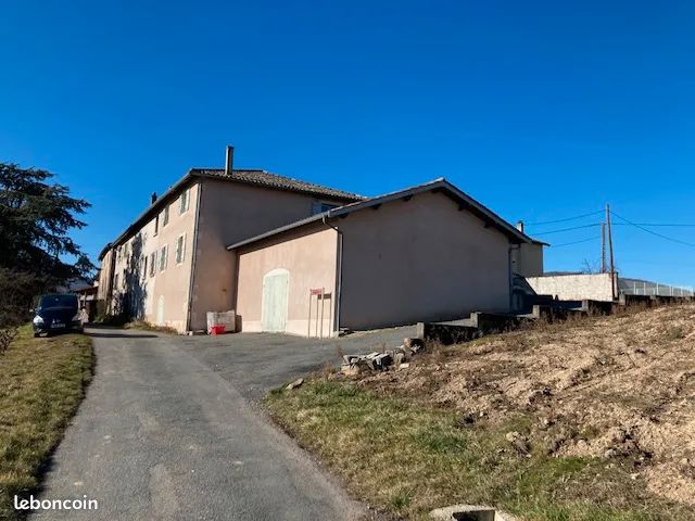 Maison ancienne et dépendances sur terrain de 1200 m²