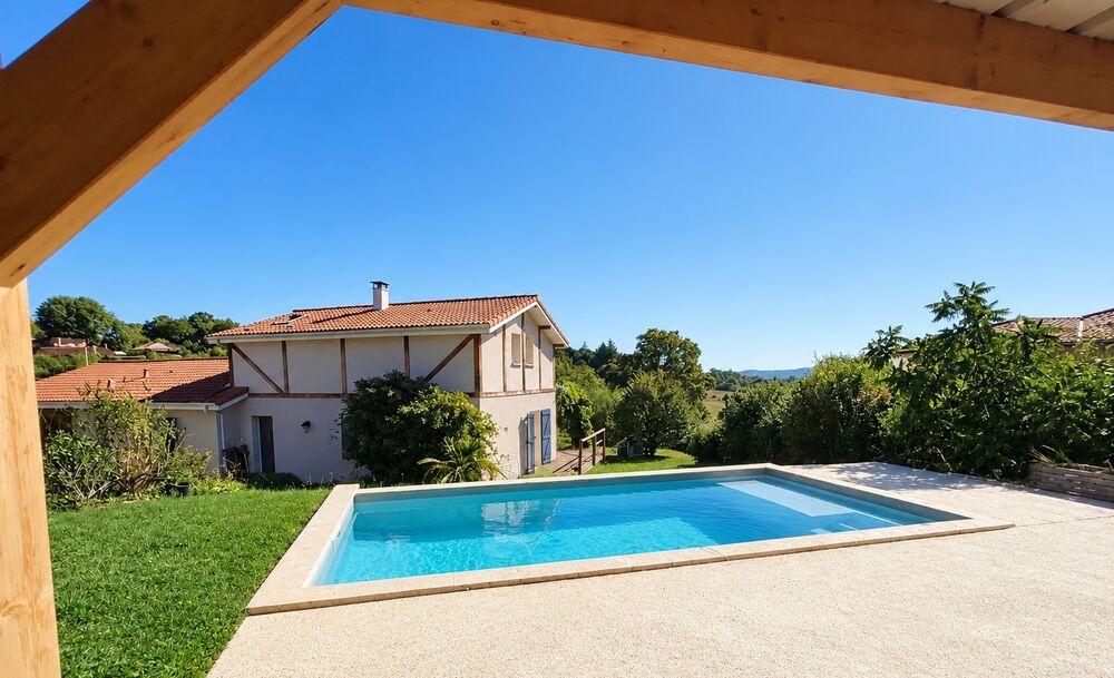 Maison prête à vivre, 144m2, vue dégagée , piscine, garage