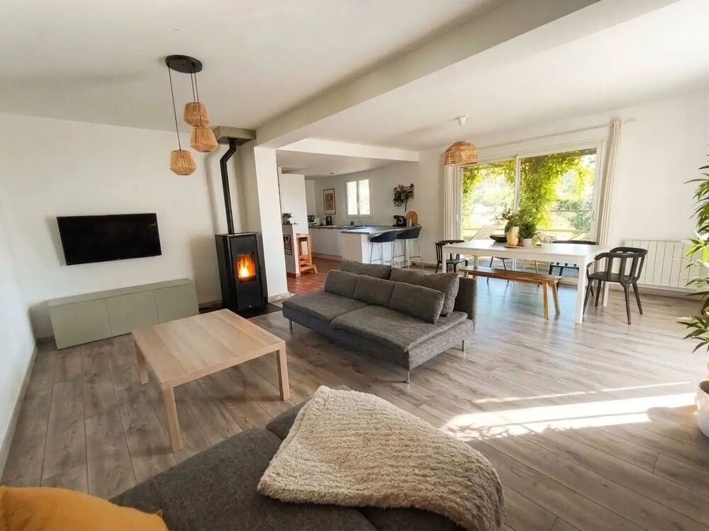 Maison prête à vivre, 144m2, vue dégagée , piscine, garage