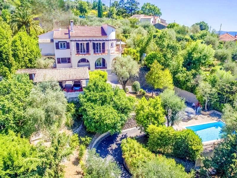 Maison d'architecte sur les hauteurs de GRASSE avec piscine