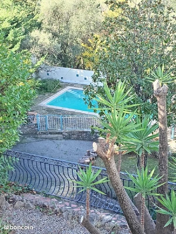Maison d'architecte sur les hauteurs de GRASSE avec piscine