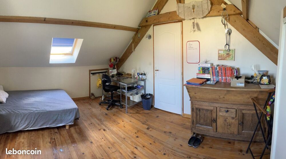 chambre étudiant(e) de 17m 2, lumineuse, à St Genis Lav