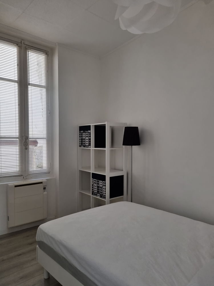 F3 APPARTEMENT MEUBLÉ EN HYPER CENTRE