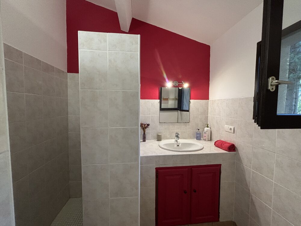 Charmante maison meublée- 63m2 dans les Alpilles au calme